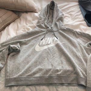 Cropped Nike grey sweatshirt